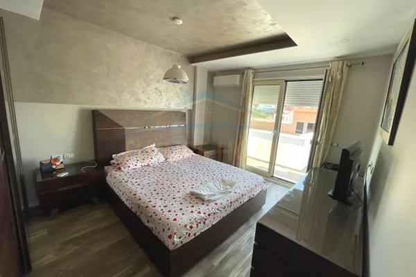 Shitet apartament 3+1+2  tek Kopshti Botanik prane Xhamise PRO+33278