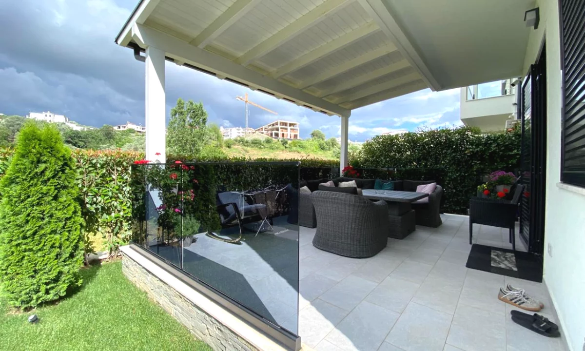 Shtepi ne shitje Apartament ne Tirane, 4+1, Mobilimi E mobiluar, Pagesa 700,000  Euro.