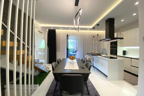 Shtepi ne shitje Apartament ne Tirane, 4+1, Mobilimi E mobiluar, Pagesa 700,000  Euro.