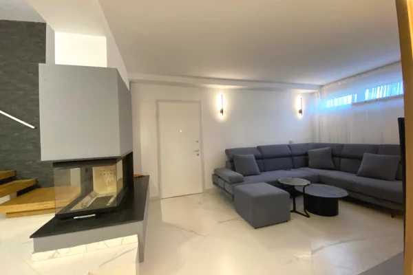 Shtepi ne shitje Apartament ne Tirane, 4+1, Mobilimi E mobiluar, Pagesa 700,000  Euro.