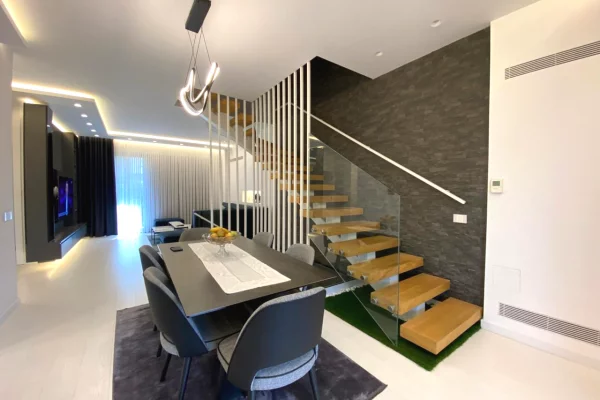 Shtepi ne shitje Apartament ne Tirane, 4+1, Mobilimi E mobiluar, Pagesa 700,000  Euro.
