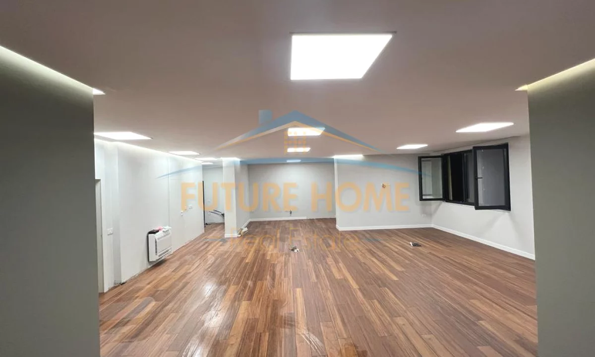 Shtepi ne shitje Apartament ne Tirane, 2+1, Mobilimi Bosh, pa mobiluar, Pagesa 380,000  Euro.