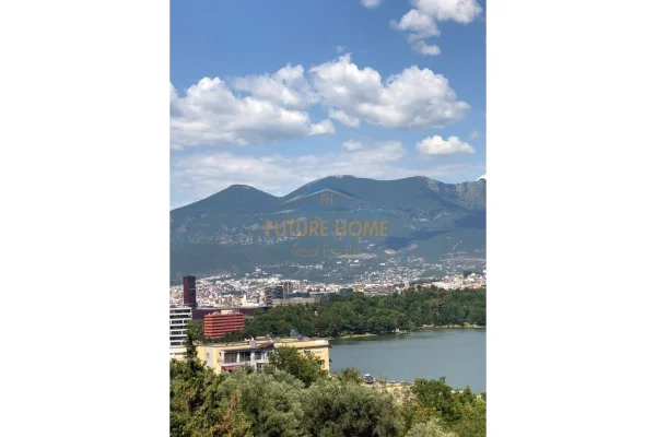 Shitet, Apartament 3+1+2+Post Parkimi, Kopshti Botanik, prane Xhamise.