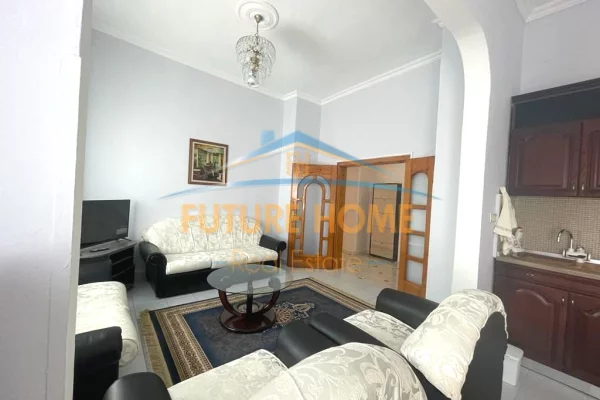 Disponojme apartament 2+1 tek Shallvaret per qira