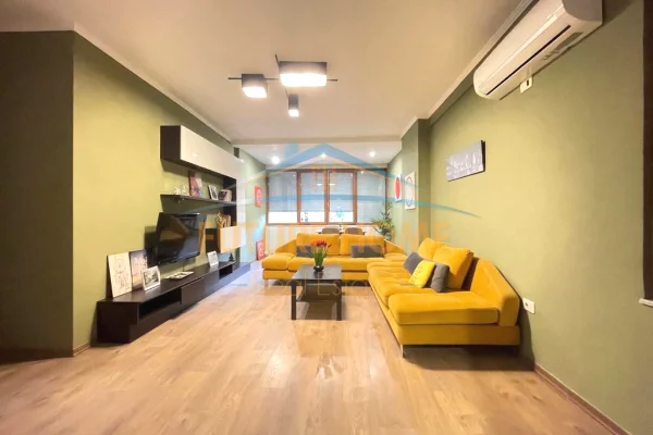 Apartament 1+1 me qira tek Shallvaret, rruga Reshit Collaku