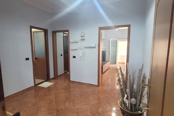 Shtepi me qera Apartament ne Tirane, 2+1, Mobilimi E mobiluar, Pagesa 65,000  Leke.