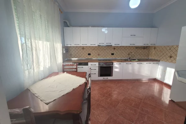 Shtepi me qera Apartament ne Tirane, 2+1, Mobilimi E mobiluar, Pagesa 65,000  Leke.