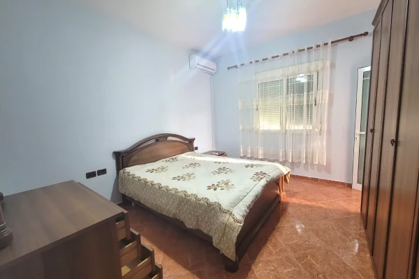 Shtepi me qera Apartament ne Tirane, 2+1, Mobilimi E mobiluar, Pagesa 65,000  Leke.