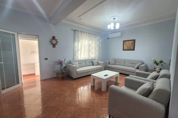 Shtepi me qera 2+1 ne Tirane - 65,000 Leke