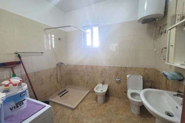 Shtepi me qera Apartament ne Tirane, 2+1, Mobilimi E mobiluar, Pagesa 65,000  Leke.