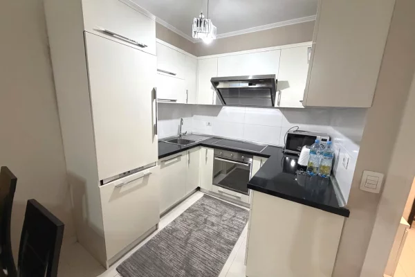 Shtepi me qera Apartament ne Tirane, 2+1, Mobilimi E mobiluar, Pagesa 1,000  Euro.