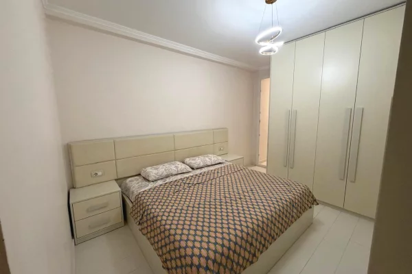 Shtepi me qera Apartament ne Tirane, 2+1, Mobilimi E mobiluar, Pagesa 1,000  Euro.