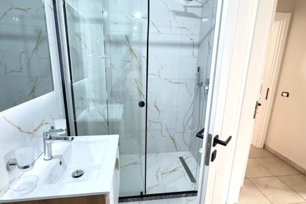 Shtepi me qera Apartament ne Tirane, 2+1, Mobilimi E mobiluar, Pagesa 60,000  Leke.