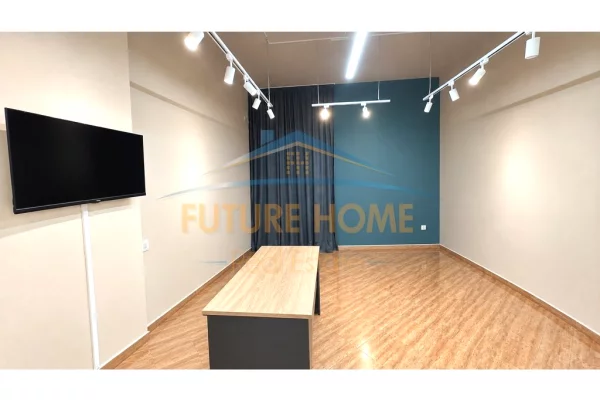 Ambiente Commerciale in Affitto 1+1 a Tirana - 350 Euro