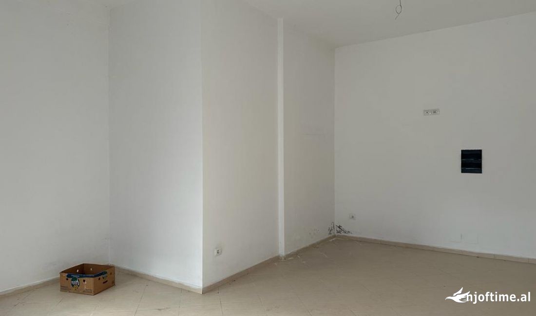 Shitet dyqan 53 000 Euro Astir 