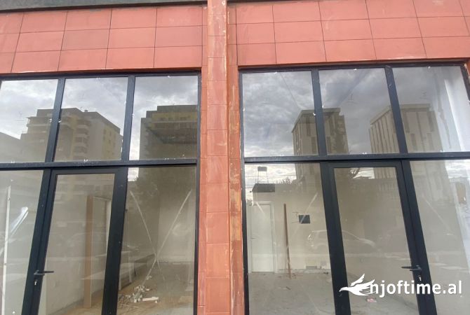 Jepet me qera dyqan Laprake 1500 Euro 