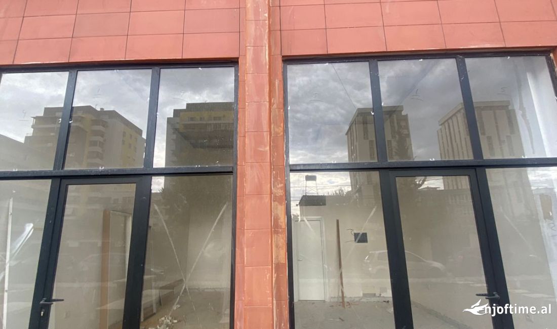 Jepet me qera dyqan Laprake 1500 Euro 