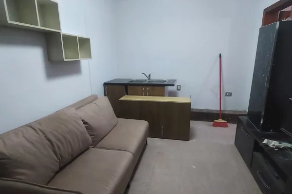 Shtepi me qera Apartament ne Tirane, 1+1, Mobilimi E mobiluar, Pagesa 300  Euro.