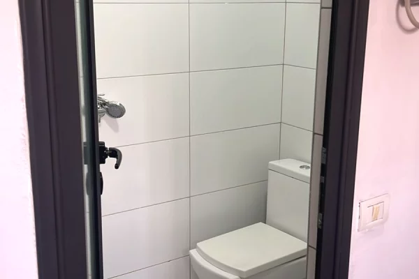 Shtepi me qera Apartament ne Tirane, 1+1, Mobilimi E mobiluar, Pagesa 30,000  Leke.