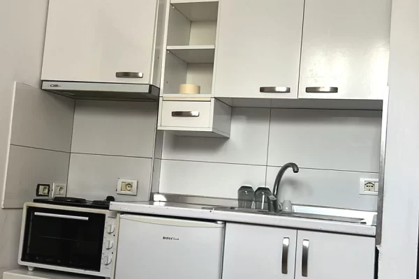 Shtepi me qera Apartament ne Tirane, 1+1, Mobilimi E mobiluar, Pagesa 30,000  Leke.