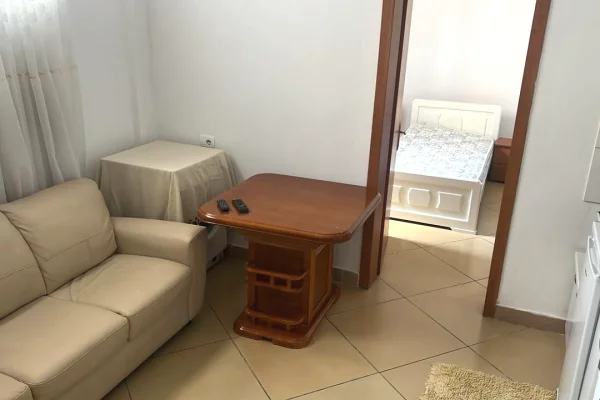 Shtepi me qera 1+1 ne Tirane - 30,000 Leke