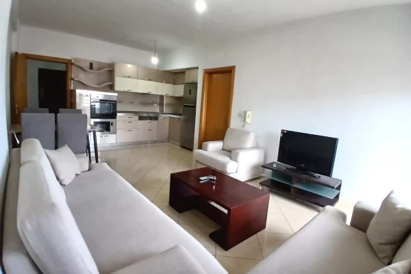 Shtepi me qera 2+1 ne Tirane - 60,000 Leke