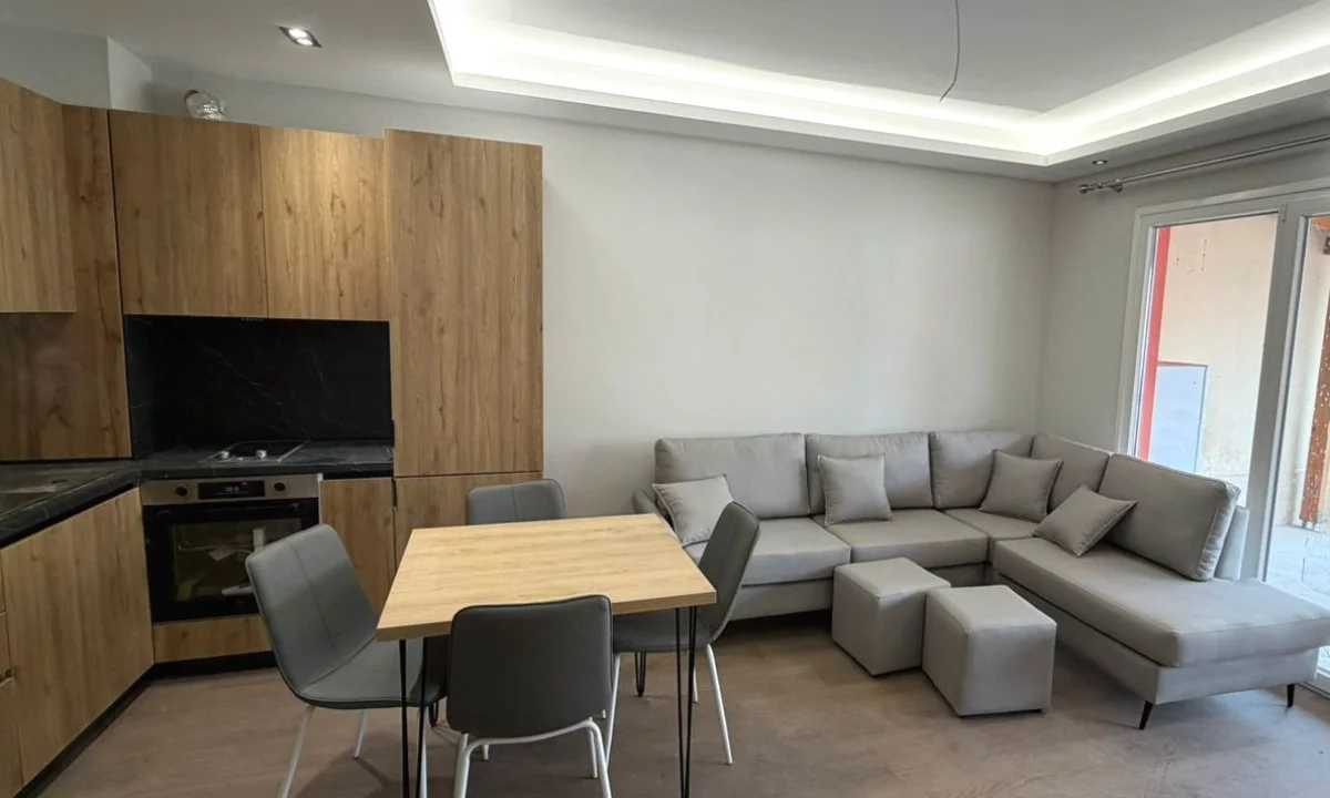 Shtepi me qera Apartament ne Tirane, 2+1, Mobilimi E mobiluar, Pagesa 55,000  Leke.