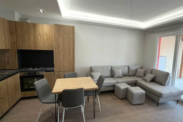 Apartament 2+1 me qera afer Vila-L Astir