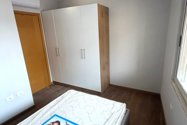 Shtepi me qera Apartament ne Tirane, 2+1, Mobilimi E mobiluar, Pagesa 55,000  Leke.