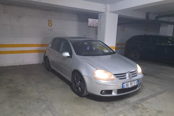 Makina ne shitje ne Tirane - 3,999 Euro
