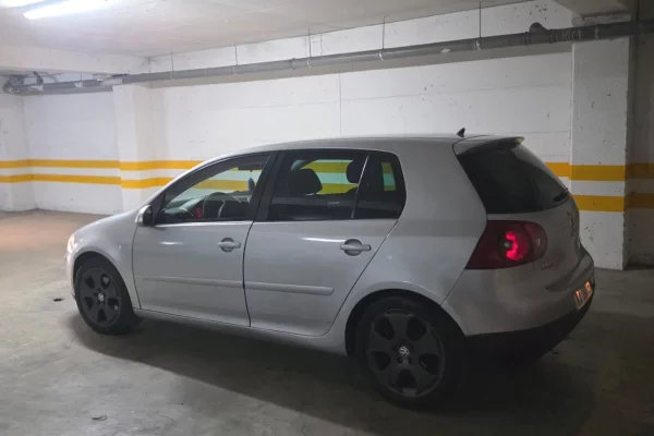 Makina ne shitje ne Tirane, Volkswagen, 2006 Diesel,Kambio Automatik Pagesa 3,999  Euro.
