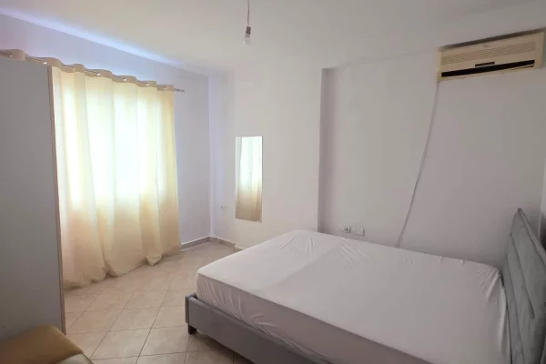 Shtepi me qera Apartament ne Tirane, 1+1, Mobilimi E mobiluar, Pagesa 35,000  Leke.