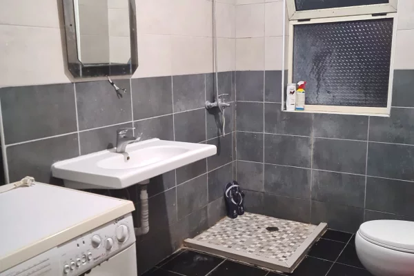 Shtepi me qera Apartament ne Tirane, 1+1, Mobilimi E mobiluar, Pagesa 350  Euro.