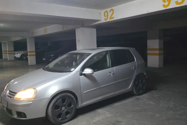 Makina ne shitje ne Tirane - 3,800 Euro