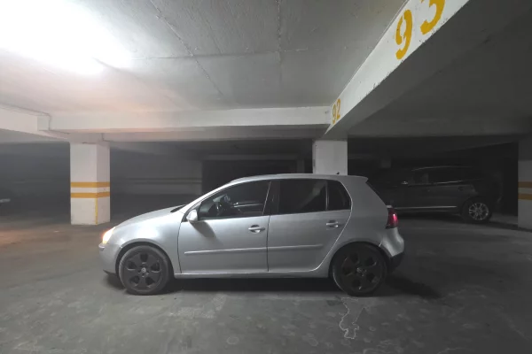 Makina ne shitje ne Tirane, Volkswagen, 2006 Diesel,Kambio Automatik Pagesa 3,800  Euro.