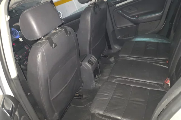 Makina ne shitje ne Tirane, Volkswagen, 2006 Diesel,Kambio Automatik Pagesa 3,800  Euro.