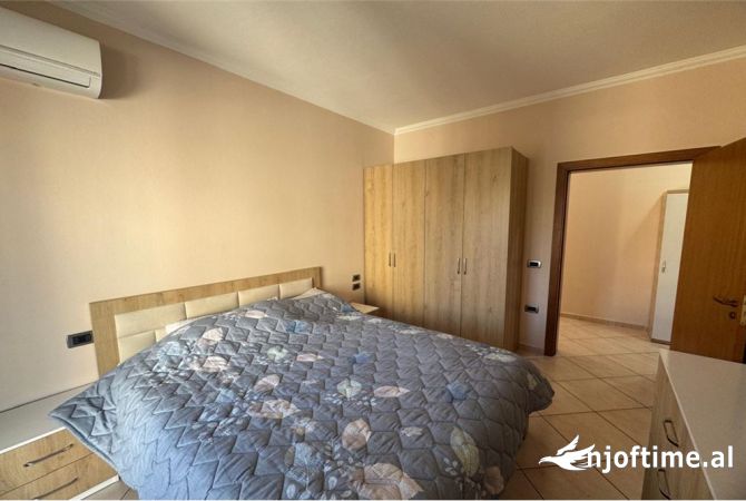 Shtepi me qera Apartament ne Vlore, 2+1, Mobilimi E mobiluar, Pagesa 450  Euro.