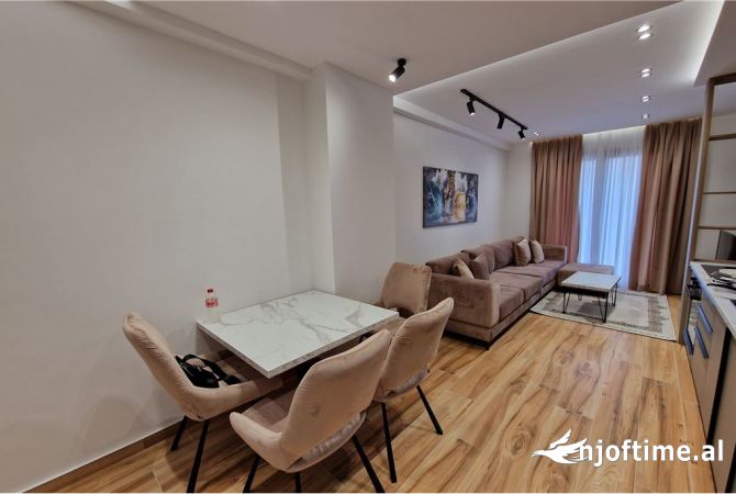 Shtepi me qera Apartament ne Vlore, 2+1, Mobilimi E mobiluar, Pagesa 500  Euro.