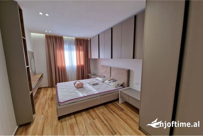Shtepi me qera Apartament ne Vlore, 2+1, Mobilimi E mobiluar, Pagesa 500  Euro.