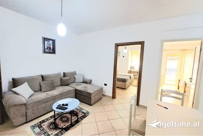 Apartament 2+1 me qera afatgjate pas Gjykates.