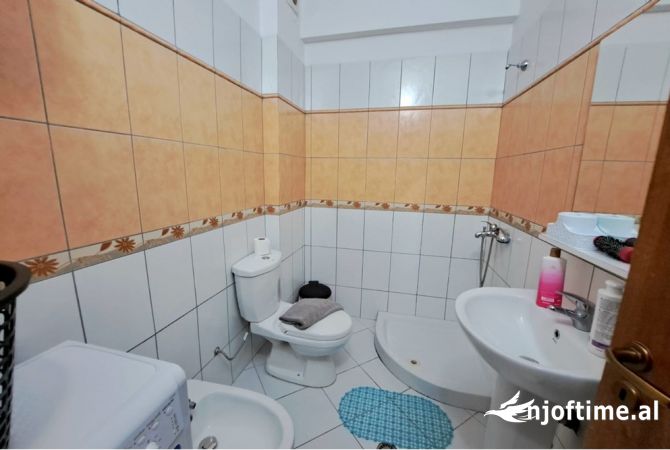 Shtepi me qera Apartament ne Vlore, 2+1, Mobilimi E mobiluar, Pagesa 300  Euro.