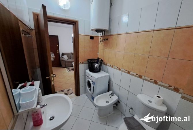 Shtepi me qera Apartament ne Vlore, 2+1, Mobilimi E mobiluar, Pagesa 300  Euro.