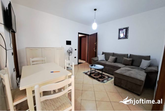 Shtepi me qera Apartament ne Vlore, 2+1, Mobilimi E mobiluar, Pagesa 300  Euro.