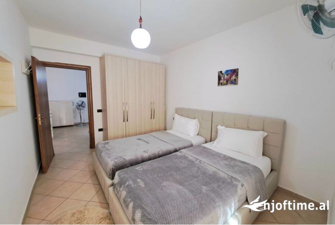 Shtepi me qera Apartament ne Vlore, 2+1, Mobilimi E mobiluar, Pagesa 300  Euro.
