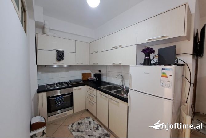 Shtepi me qera Apartament ne Vlore, 2+1, Mobilimi E mobiluar, Pagesa 300  Euro.