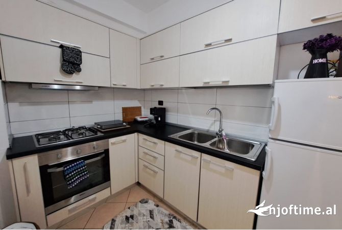 Shtepi me qera Apartament ne Vlore, 2+1, Mobilimi E mobiluar, Pagesa 300  Euro.