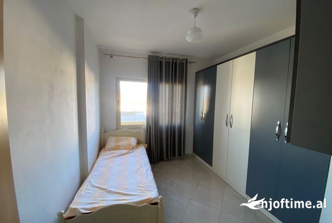 Shtepi me qera Apartament ne Tirane, 2+1, Mobilimi E mobiluar, Pagesa 450  Euro.