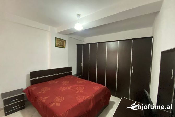 Shtepi me qera Apartament ne Tirane, 2+1, Mobilimi E mobiluar, Pagesa 450  Euro.