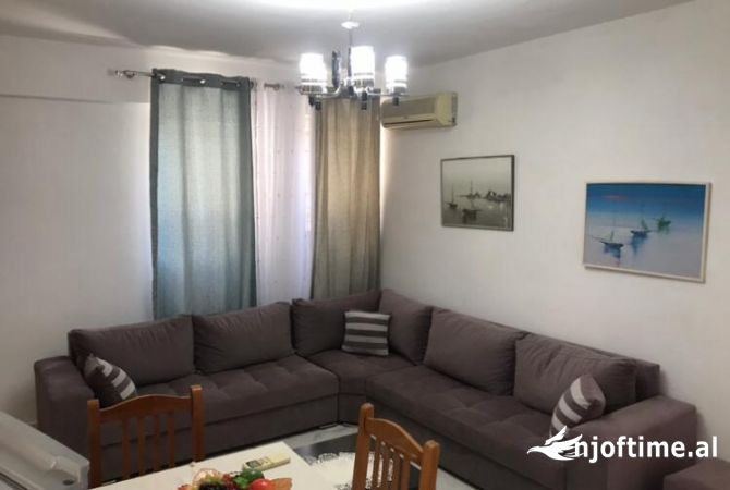 Jepet  1+1 kati pare i nje shpie private ne Laprake (prane Kupoles )