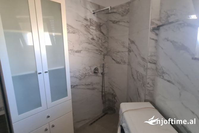 Shtepi me qera Apartament ne Tirane, 2+1, Mobilimi E mobiluar, Pagesa 35,000  Leke.